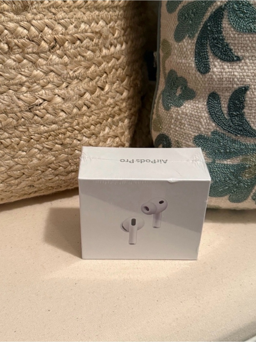 Apple AirPods Pro 3 Wireless Earbuds - White